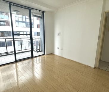 SUPER SIZE 2 BED 2 BATH UNIT 100M TO AUBURN STATION - Photo 3