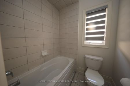 For Lease - 212 Wesmina Avenue, Whitchurch-Stouffville, Ontario - Photo 4