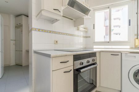 Spacious room on Avenida América with private terrace - Photo 2