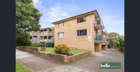 Sunlit Top-Floor Apartment in a Prime Location - Photo 3
