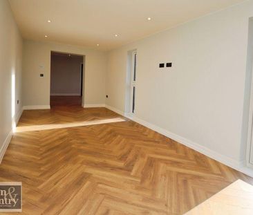 4 bedroom detached house to rent - Photo 6