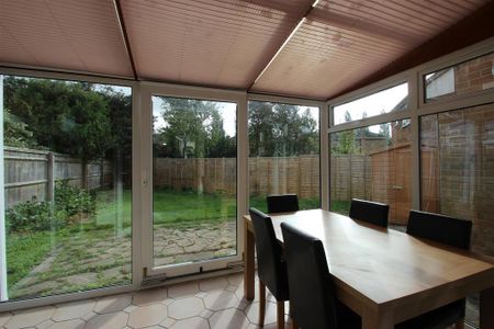 1 bedroom in a house share to rent - Photo 3