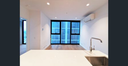 CONVENIENT CBD LIVING - 2 BED 2 BATH APARTMENT - Photo 2