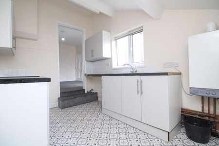 2 bedroom flat to rent - Photo 4