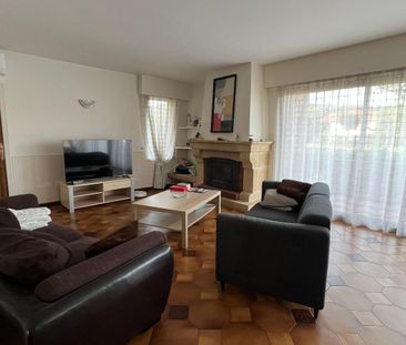 Location Maison 6 pièces 130m² PERIGNAT LES SARLIEVE 63170 - Photo 2