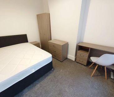 4 bedroom terraced house to rent - Photo 6
