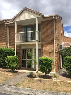 THREE BEDROOMS TOWNHOUSE WITH NEW AIR CONDITION - Photo 1