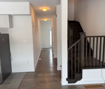 For Lease - 33 Turnberry Lane, Barrie, Ontario - Photo 4