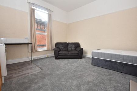 Flat 2 - 26 Gladstone Road, Chesterfield, Derbyshire - Photo 4