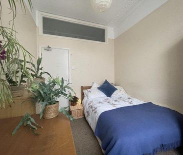 6 bedroom flat to rent - Photo 5