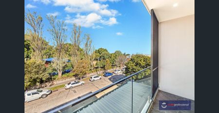 High-end of 3 bedrooms with ensuite plus additional toilet on ground floor - walking distance to Green Square Station - Photo 2