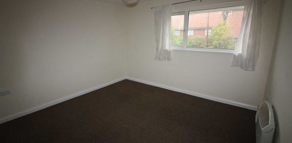 2 bed Flat - Photo 2