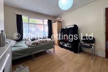 5 Bedroom Mid Terraced House for rent in Mayville Avenue - Photo 2