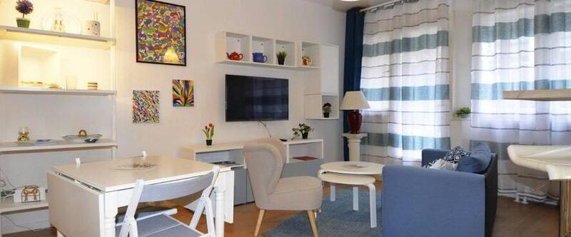 Renovierte 2-Zimmer-Wohnung in Charlottenburg, Berlin, möbliert - Photo 1