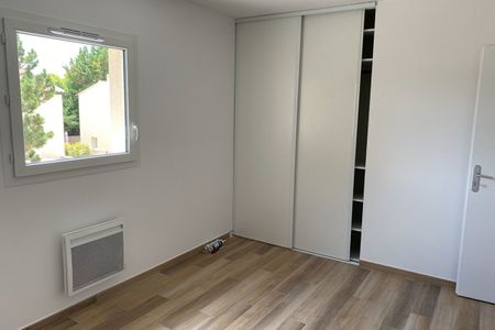 VILLA T4 R+1 86 m² - LE TOURET SALON DE PCE - Photo 5