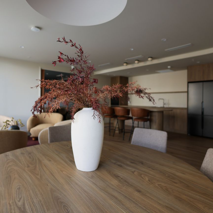 One Bedroom Apartment with Panoramic Views! - Photo 1