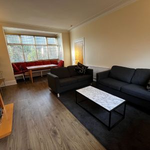 6 bedroom terraced house to rent - Photo 2
