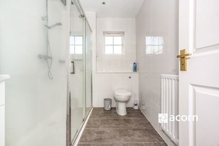 Terraced House to rent - Kingfisher Drive, Greenhithe, DA9 - Photo 5