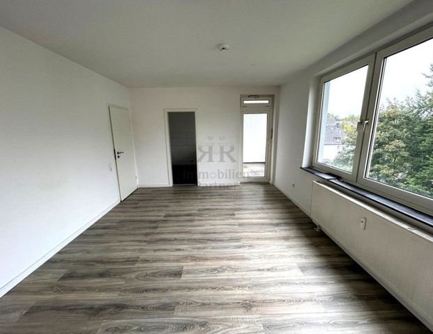 Kleine 2,5 Raum Wohnung in der 4. Etage mit Balkon. OHNE Aufzug !!! - Photo 1