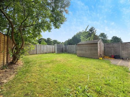 4 bedroom semi-detached house to rent - Photo 5