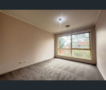 1 Scarborough Square, Mont Albert North, Vic 3129 - Photo 2