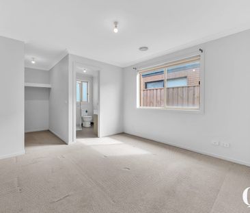 Family Living in the heart of Werribee - Photo 1