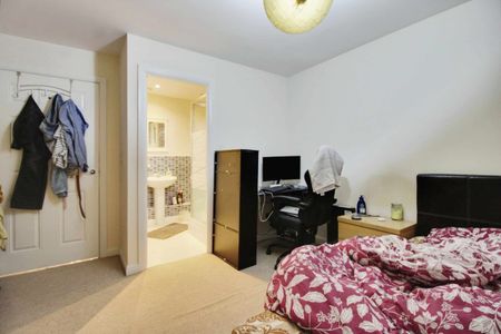 Brunel Crescent, Swindon, Swindon, SN2 - Photo 5