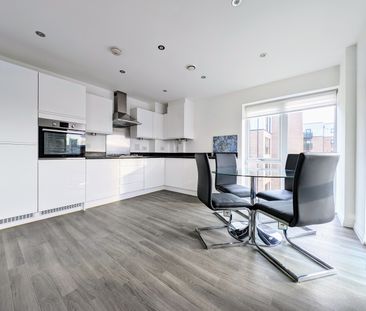 Immaculate 2 Bed Flat - Photo 2