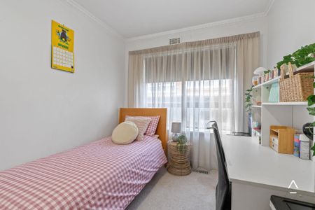 Stylish and Spacious 3-Bedroom Home in a Prime Location Near Meadow Mews - Photo 4