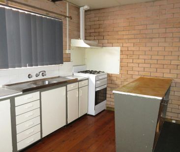 ONE BEDROOM UNIT WITH REVERSE CYCLE SPLIT SYSTEM! - Photo 3