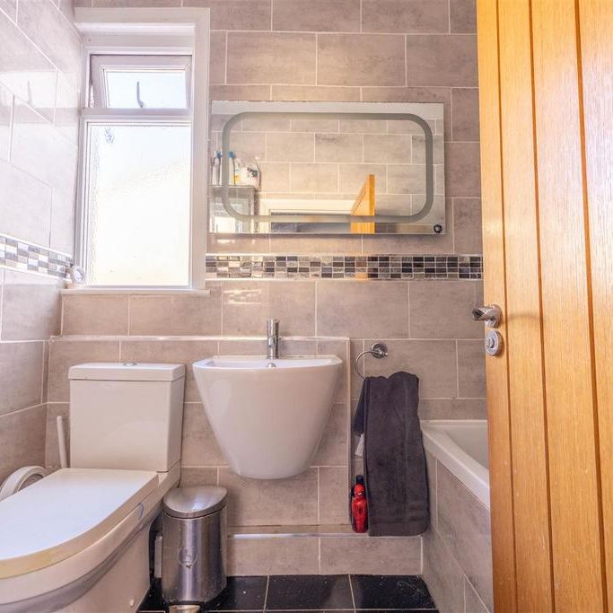 4 bedroom terraced house to rent - Photo 1