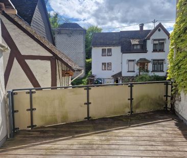 56179 Vallendar:Renovierte Altbauwohnung mit 6 Zimmern, Küche, 2 Bädern, Balkon, Stellplatz - Photo 3