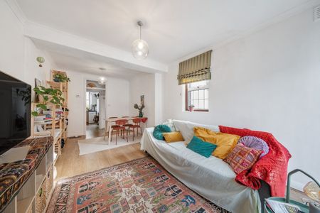 Old Woolwich Road, London, SE10 - Photo 3