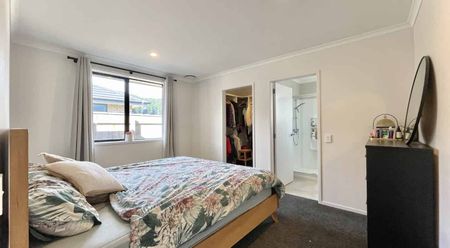 Modern 3-Bedroom Home in Wainuiomata - Photo 4