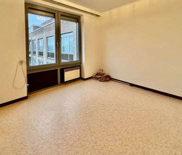 Ruim appartement met 3 slaapkamers te huur in het centrum van Bilzen! - Photo 1