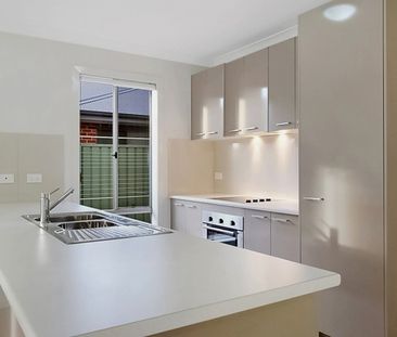 MODERN FAMILY LIVING IN MACARTHUR GROVE ESTATE - Photo 6