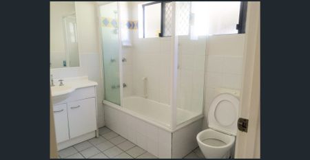 Modern 2-Bedroom, 2-Bathroom Apartment in the Heart of Toowong - Photo 3