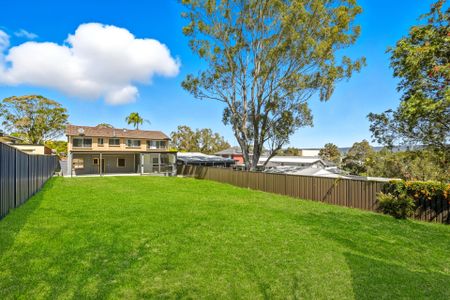 Spacious 5-Bedroom Family Home with Stunning Views! - Photo 5