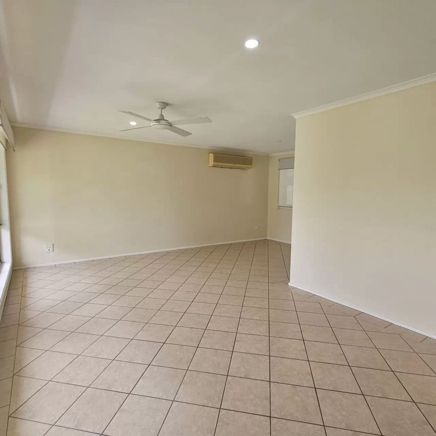 Bomaderry Beauty - Photo 1