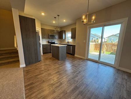 Gorgeous 3-Bed Townhouse in Aspen Lakes, Blackfalds!! - Photo 4