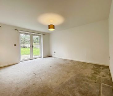 3 bedroom Semi-Detached House to let - Photo 1