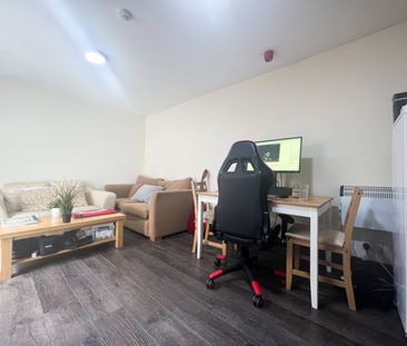 Mackintosh Place, Roath - Photo 1