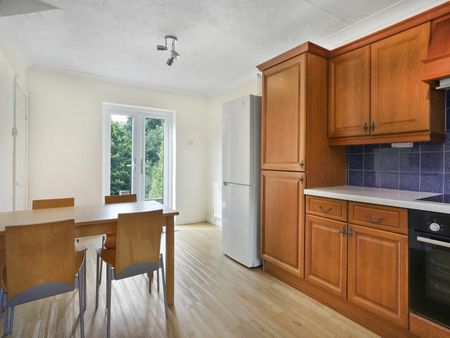 Terraced House to rent on - Photo 5