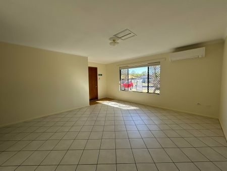 3 BEDROOM 1 BATHROOM DUPLEX IN SADADEEN CLOSE TO SCHOOLS AND CHILDCARE - Photo 2