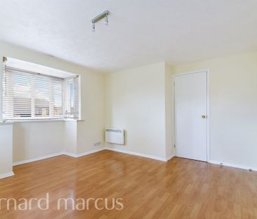 Spring Grove, Mitcham - Photo 1