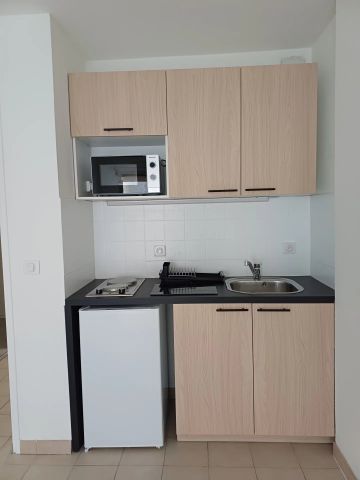 Location Appartement 1 pièce 25m² CANNES 06400 - Photo 2