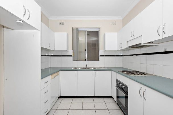 2 Bedroom Apartment with Entertainers Courtyard - Photo 1