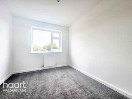 2 bedroom end of terrace house to rent - Photo 3