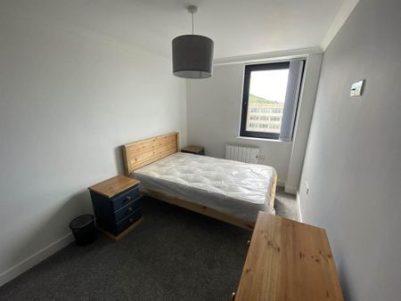 3 bedroom flat to rent - Photo 4