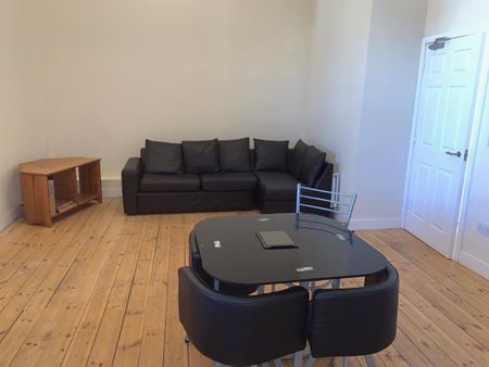 3 bedroom flat to rent - Photo 2